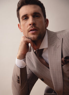 Zweireiher Anzug Streifen aus Wolle und Seide. Beige